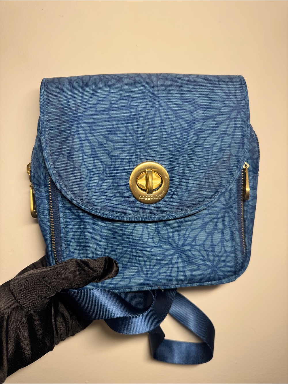 Baggallini Blue Floral Crossbody with Gold Turn-Lock